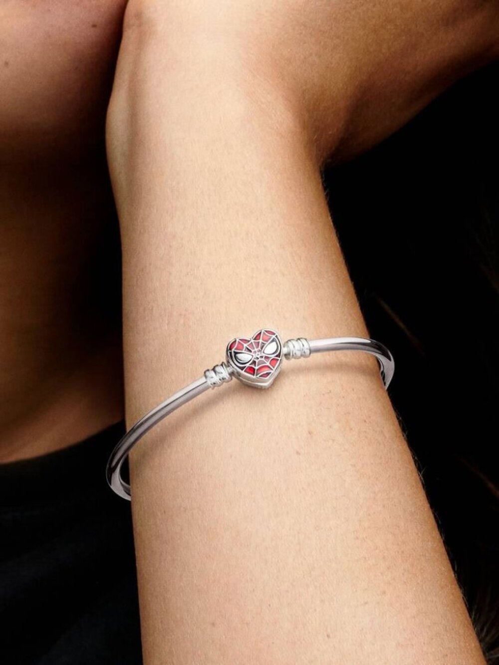 Pandora Moments Marvel Spider-Man Mask Clasp Bangle - Picture 2 of 5